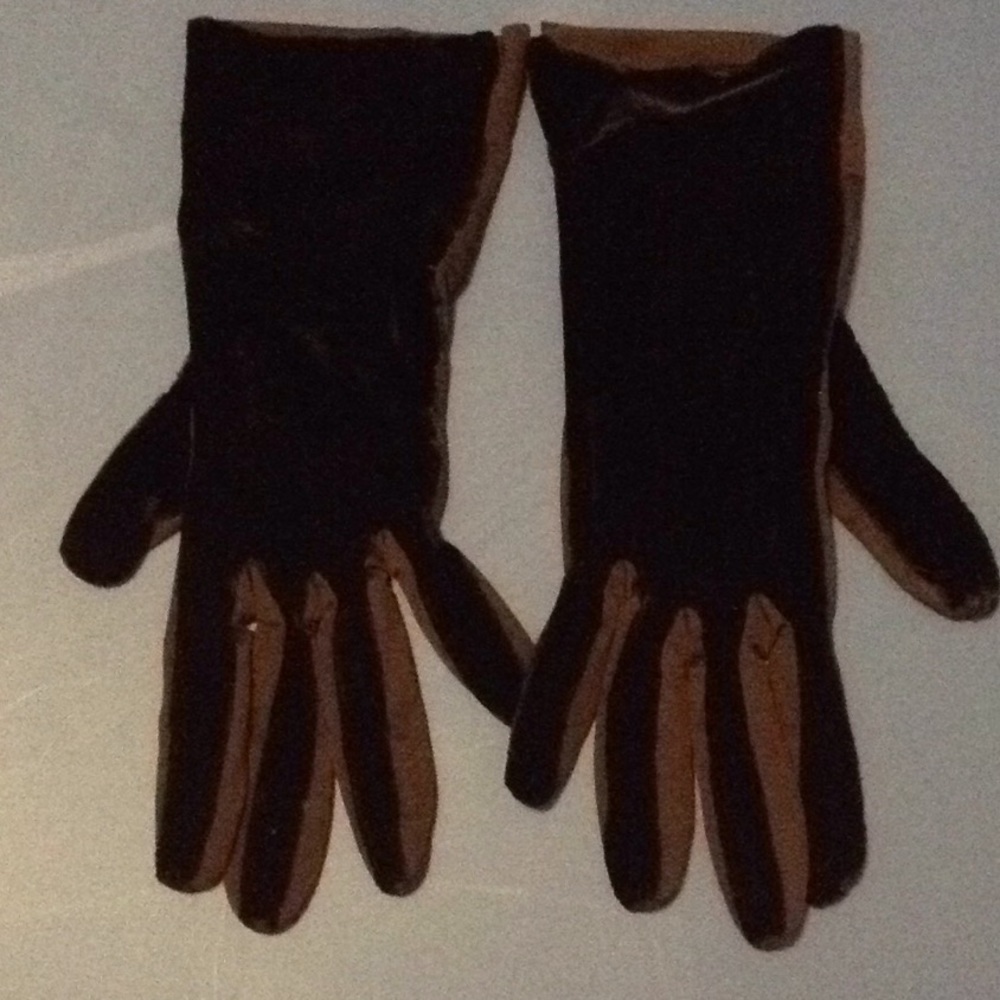 2 pairs black gloves